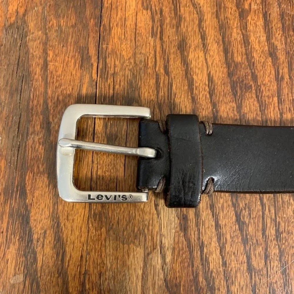 Levi's Black Full Grain Leather Belt Silver Tone Buckle Logo Men's Medium 36-38